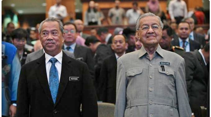 “Darurat negara hanya gimik kekal kuasa, Tan Sri Muhyiddin Yassin guna YDPA” – Mahathir Mohamad